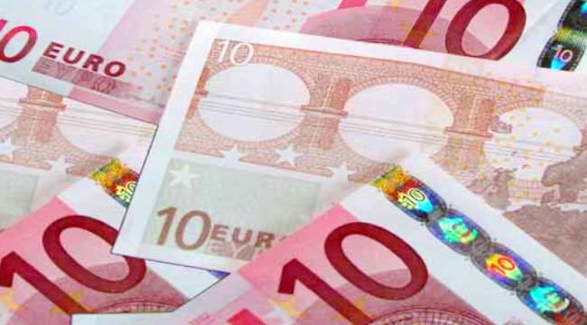 Evro je pomesan u odnosu na ostale valute nakon sto su M3 novcane zalihe u evrozoni porasle u januaru